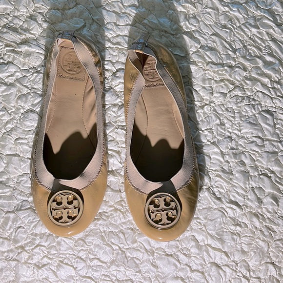 Tory Burch Caroline Elastic Trim Dark Sand Ballet Flat! - Picture 1 of 3